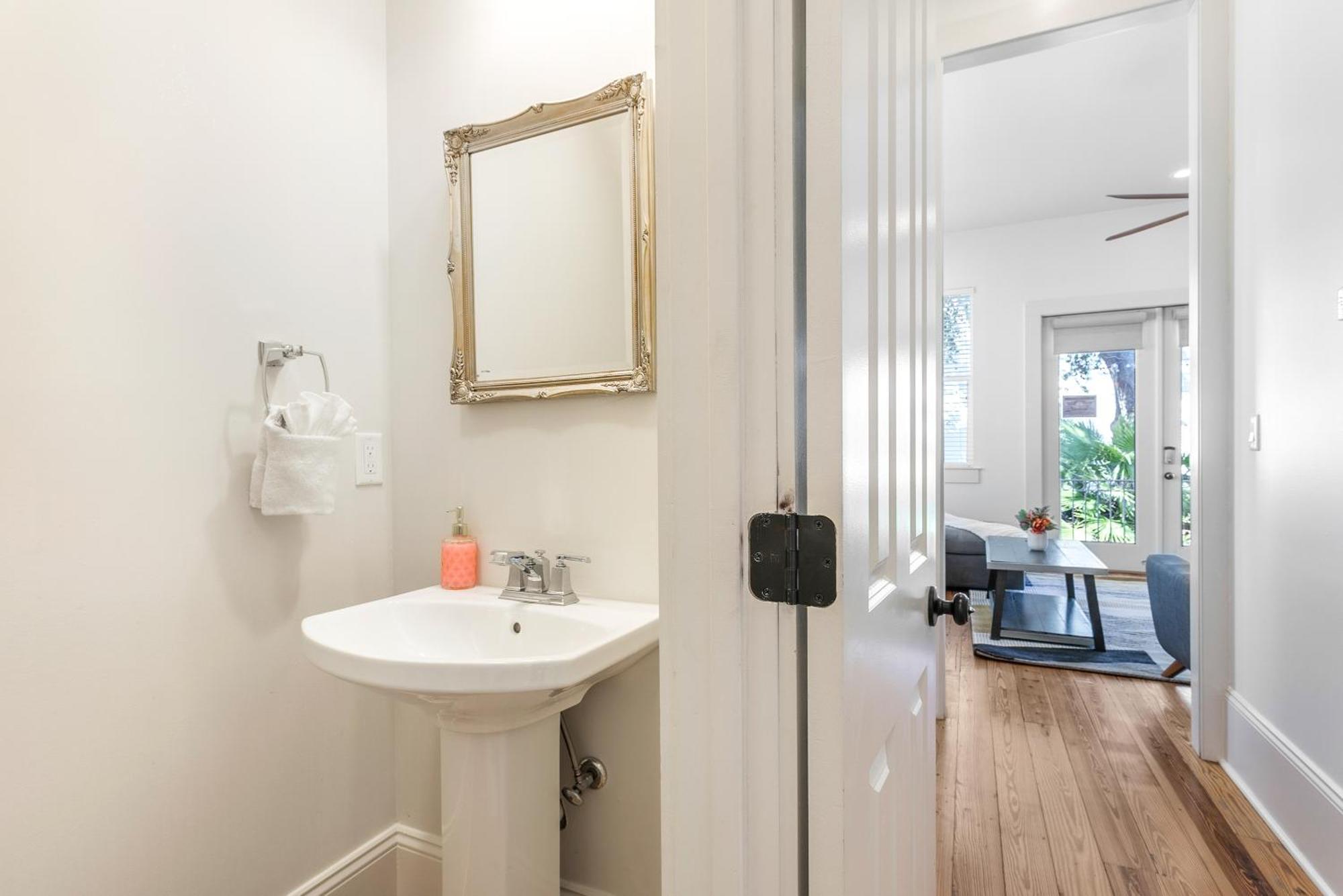 Amazing 3Br Cottage Off St Charles With Pool 新奥尔良 外观 照片